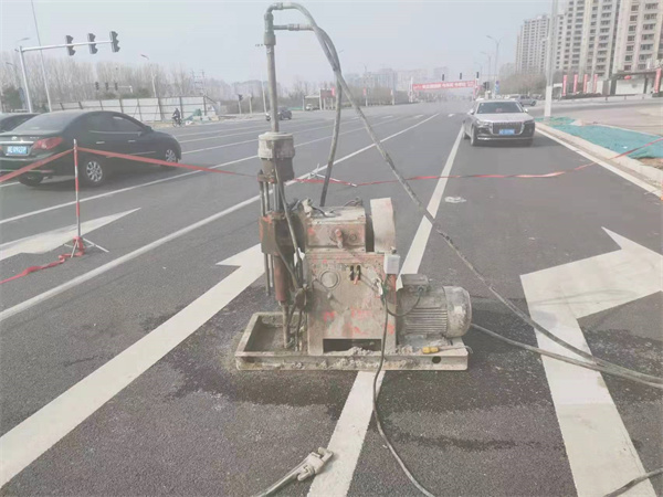 道孚公路路面下沉沉降开裂注浆加固施工